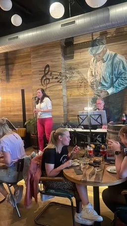 Lenny en Jan treden op in de Stadsburger.