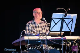 Lenny en Jan treden op bij het Sportgala in Rucphen.